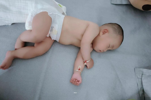 泰安宝宝总是摇头怎么回事